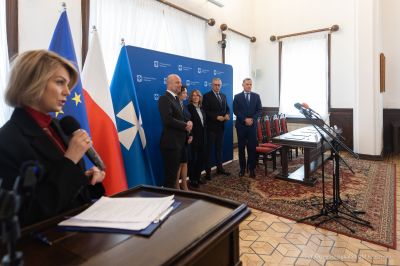 Zdjęcie z konferencji podczas której podpisana została umowa dot. utworzenia Rzeszowskiego Centrum ElektroEkologii. Fot. Grzegorz Bukała, Urząd Miasta Rzeszowa